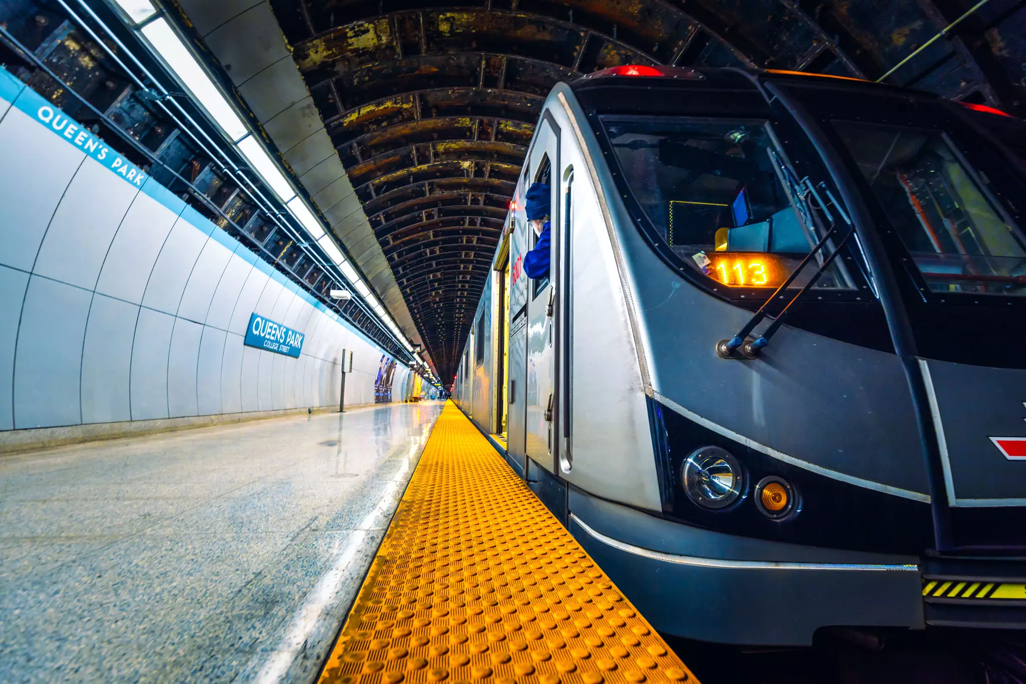 سائق مترو أنفاق يفقد أعصابه ويصرخ منتقدا شركة TTC
