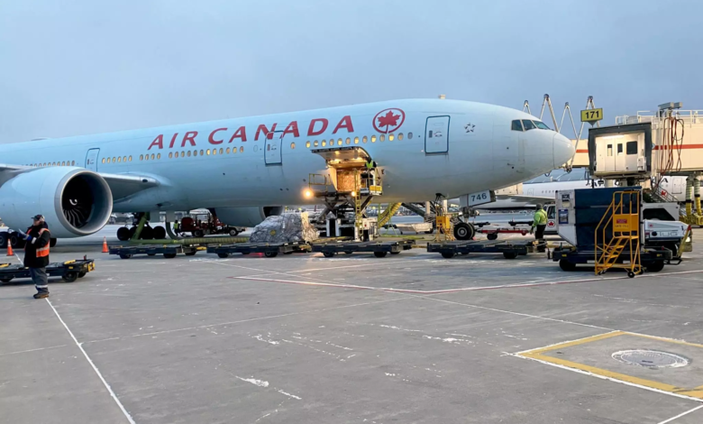 شركة طيران كندا تتبرع بحقيبة أحد الركاب لجمعية خيرية