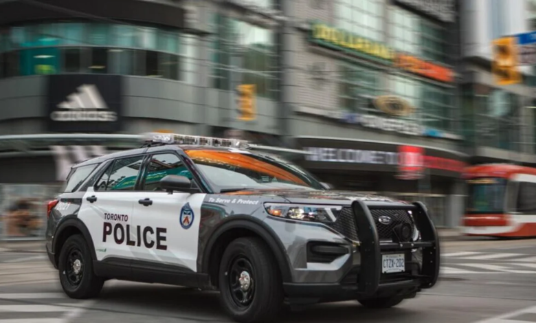 اعتقال ضابط شرطة تورنتو بعد اصطدامه بشاحنة قلابة نتيجة قيادته تحت تأثير الكحول