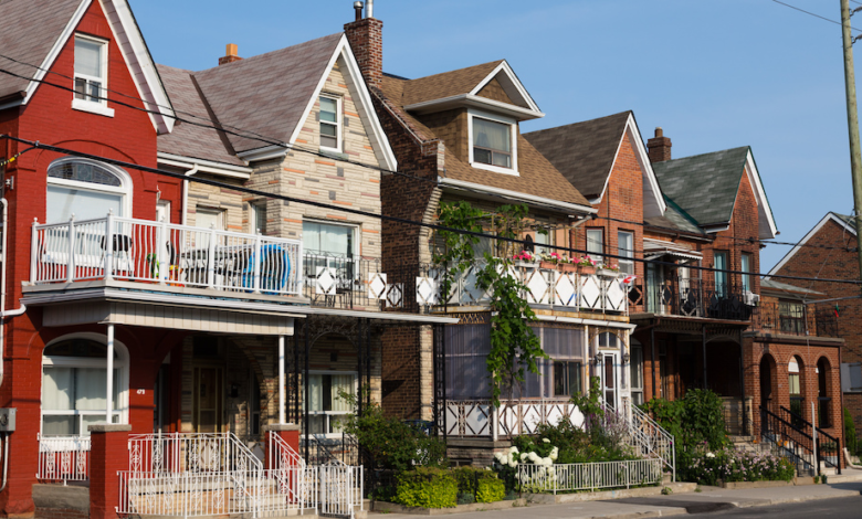 القطاعان الوحيدان في تورنتو الذي يبلغ متوسط سعر المنزل فيهما أقل من مليون دولار