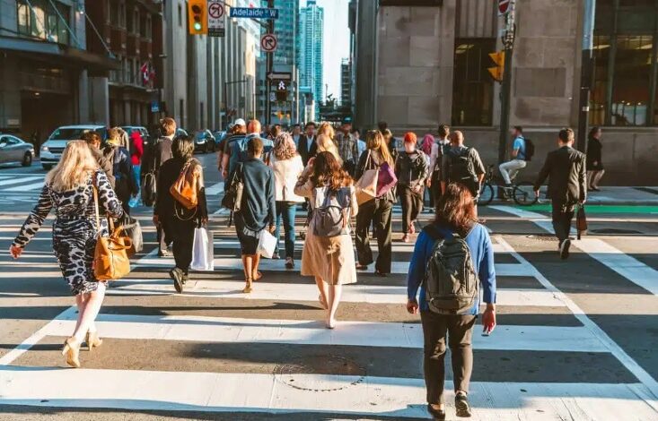 الهجرة الكندية تكشف عن عدد حاملي تصاريح العمل والدراسة الذين حصلوا على الإقامة الدائمة في 2022