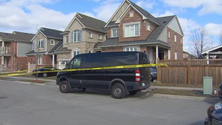 رجل من ميلتون متهم بقتل متطفل اقتحم منزله