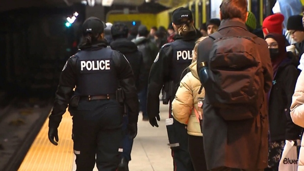 تهديد امرأة مسلمة بالسكين في محطة للنقل العام في تورنتو