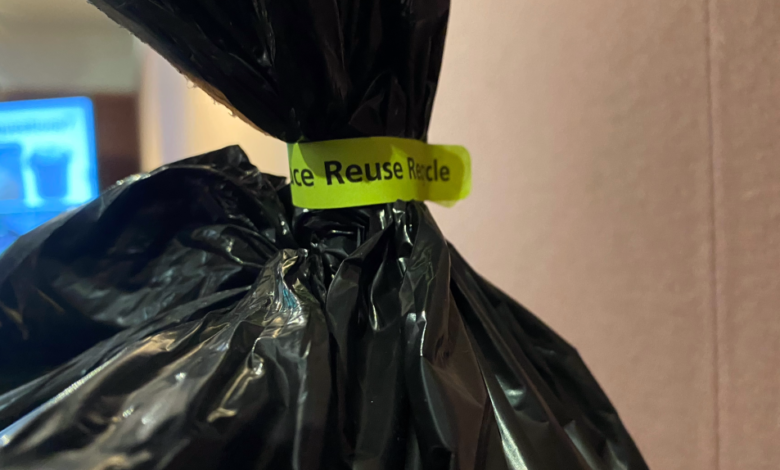 سياسة جمع القمامة bag tag التي اقترحتها أوتاوا