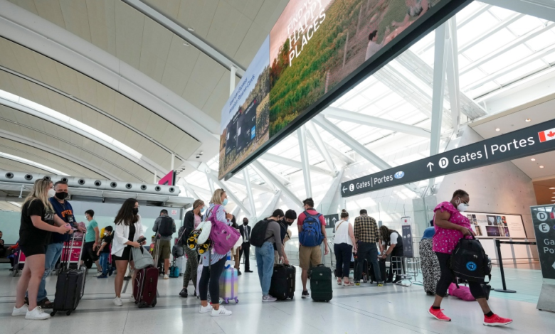 وزير النقل الكندي يصدر بيانا مهما بشأن مطار تورونتو بيرسون