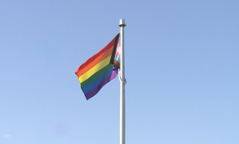 بعض الآباء في أوتاوا لا يرسلون أطفالهم إلى المدرسة بسبب فعاليات شهر فخر المثليين