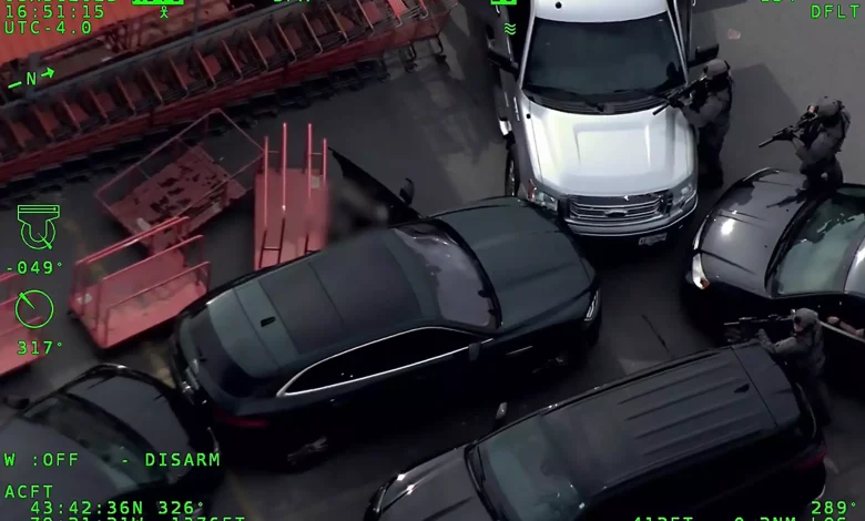 لقطات مطاردة برية بالمروحية تكشف متهمين بسرقة سيارات في تورونتو