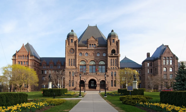 8 وظائف حكومية في أونتاريو بأجور عالية ولا تتطلب شهادة جامعية
