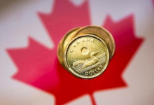 الدولار الكندي يصل إلى أعلى مستوى له منذ 8 أسابيع