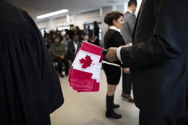 الحكومة الكندية تخطط لمنح الجنسية للمهاجرين غير الشرعيين