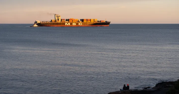 كيف تشعر شركات الشحن الكندية بضغوط الصراع في البحر الأحمر