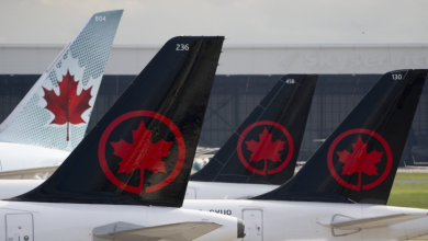 برنامج الدردشة الآلي لطيران كندا يعطي رجلا معلومات خاطئة