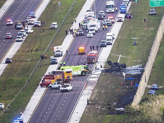 مصرع شخصين بعد تحطم طائرة على الطريق السريع في فلوريدا
