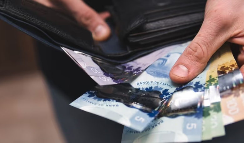 كندا ترفع رسميا الحد الأدنى للأجور الفيدرالي الأسبوع المقبل