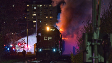 اشتعال النيران في قطار وسط مدينة لندن بأونتاريو