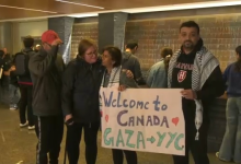 وصول عائلة فلسطينية لاجئة مكفولة من قبل الأسرة إلى كندا